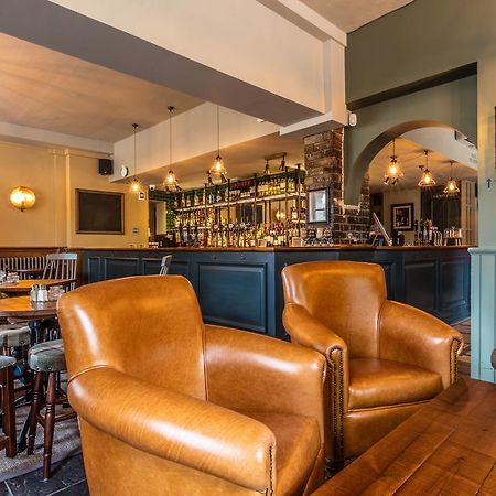 Greyhound Hotel Carshalton ภายนอก รูปภาพ