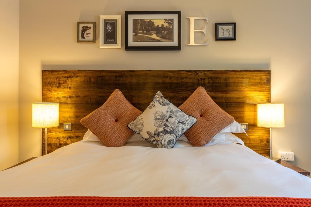 Greyhound Hotel Carshalton ภายนอก รูปภาพ