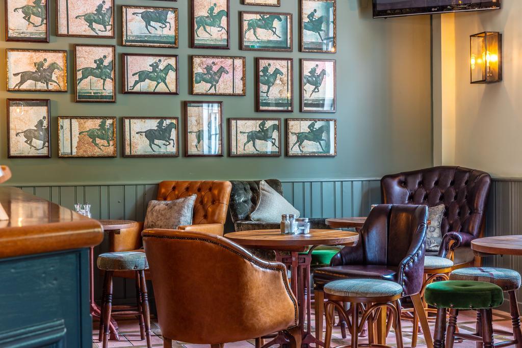 Greyhound Hotel Carshalton ภายนอก รูปภาพ