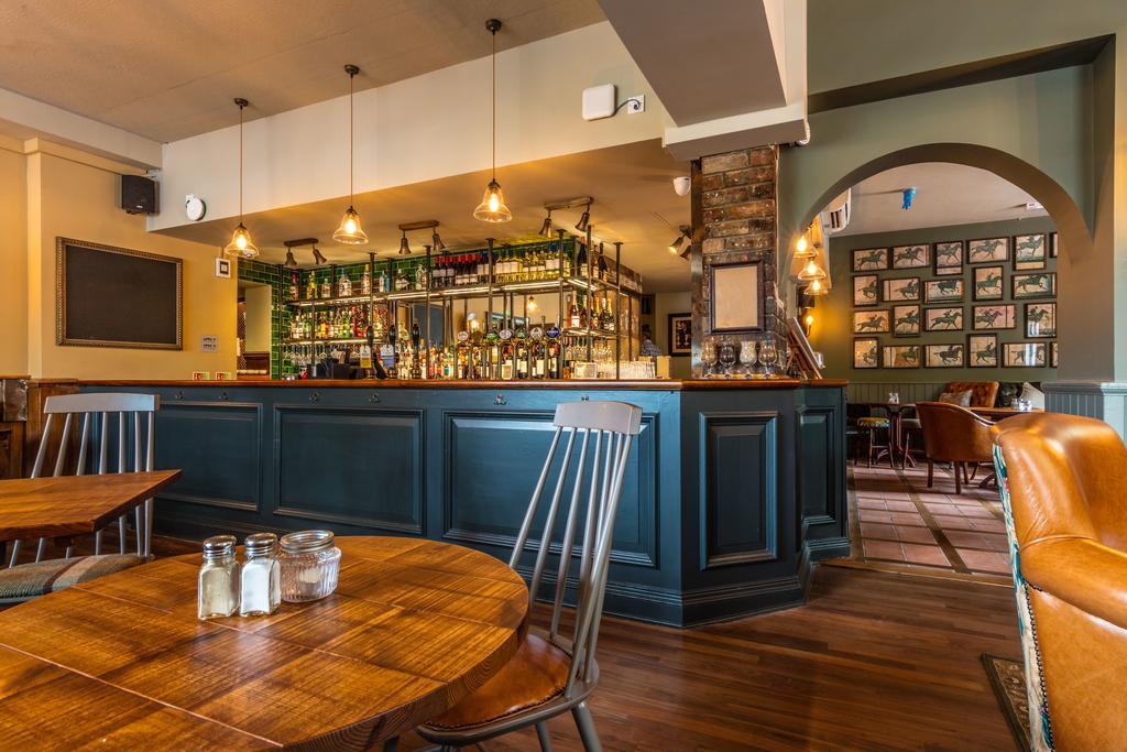 Greyhound Hotel Carshalton ภายนอก รูปภาพ