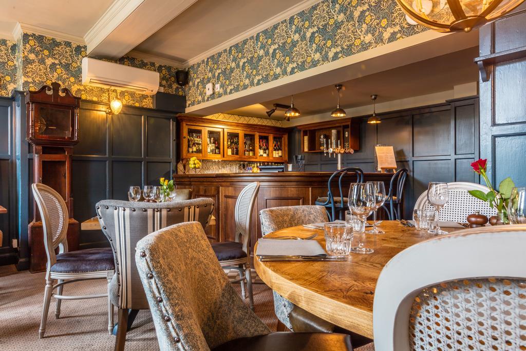 Greyhound Hotel Carshalton ภายนอก รูปภาพ