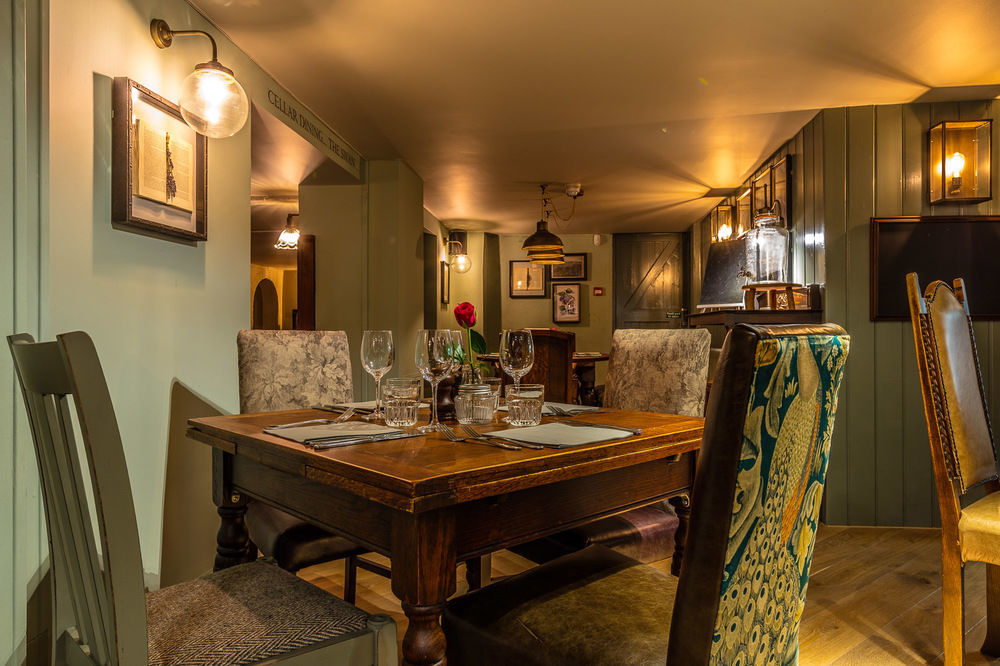 Greyhound Hotel Carshalton ภายนอก รูปภาพ